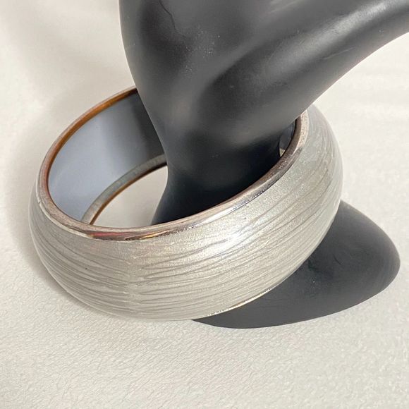 Chunky Bangle Bracelet Heather Gray Pattern Silver Tone Trim - Picture 1 of 8